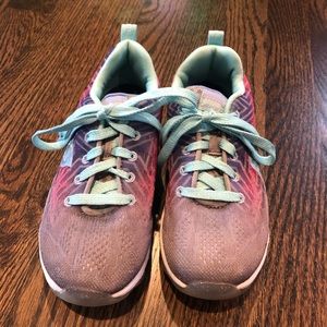 Girls Skechers shoes - like new